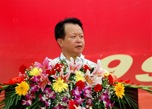 十五周年校庆图片：四川省教育厅副厅长汪风雄在发言