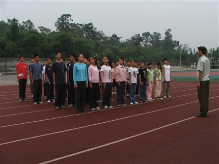 科体班军训——2005科学艺术班·科学体育班夏令营掠影