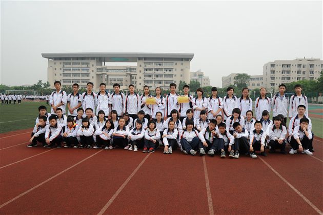 县先进班集体 初2012级7班 班主任 何明英