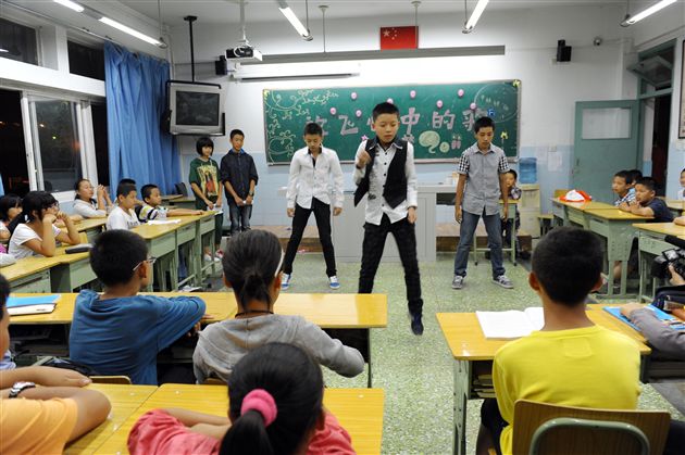 同窗共话中秋情，师生同享佳节乐