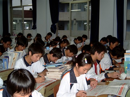 棠湖中学高07级学生参加四川省“移动杯”国防知识竞赛