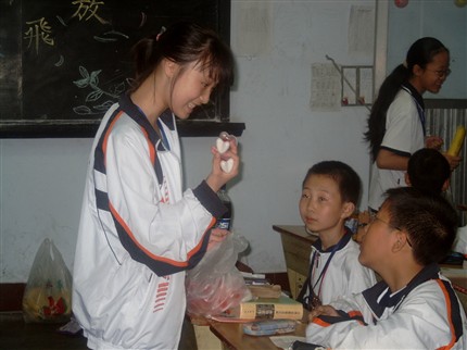 送给你的礼物——棠湖中学初2007级欢庆“六一”国际儿童节