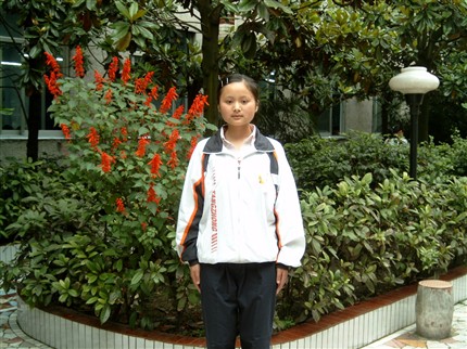 2004至2005学年度双流县优秀学生干部高07级3班胡琼