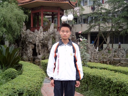 2004至2005学年度双流县优秀学生干部高07级17班郑鹏