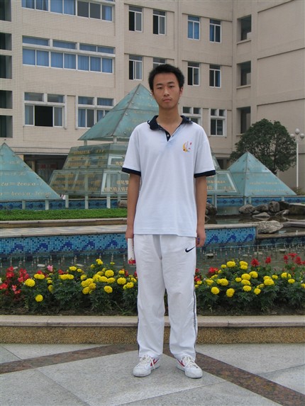 2004至2005学年度双流县三好学生吴穹(棠湖中学外语实验学校高06级1班)