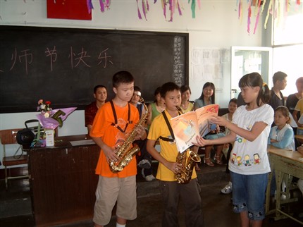 初2008届“教师节”主题活动：吹奏心灵的乐意