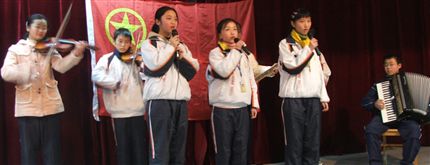 希望（棠湖中学初2008届新团员宣誓仪式暨纪念“一二•九”青春才艺大赛）　　