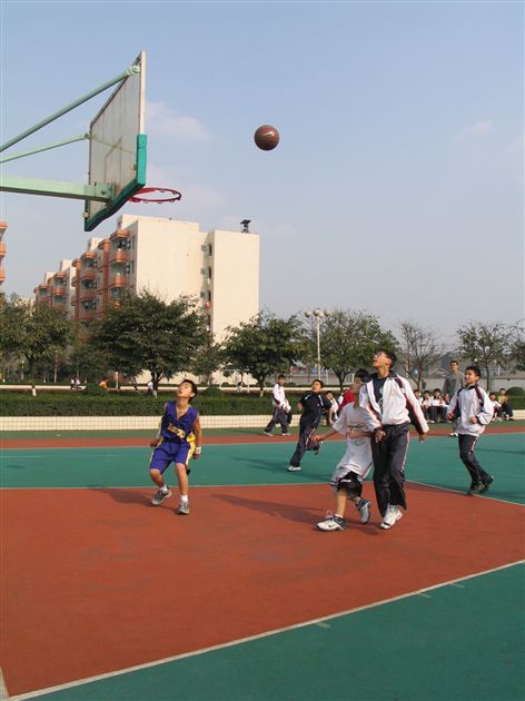 男生篮球比赛——棠湖中学外语实验学校初2008级“三月特色活动”