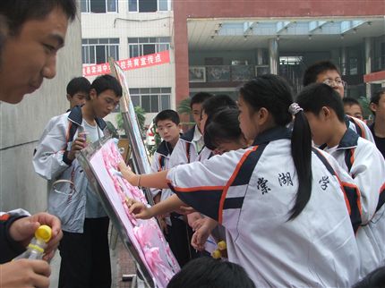 心语星愿——记教师节温馨留言活动二
</p><p>　　