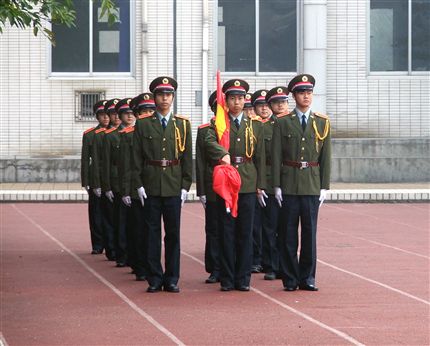 棠中新一轮国旗班飒爽亮相.