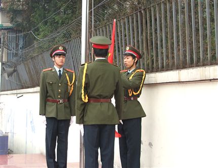 棠中新一轮国旗班飒爽亮相....</p><p>　　