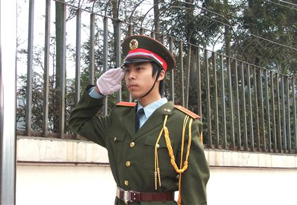 棠中新一轮国旗班飒爽亮相　.</p><p>　　