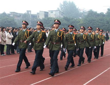 棠中新一轮国旗班飒爽亮相　..</p><p>　　