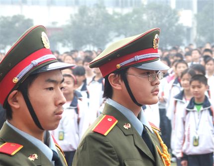 棠中新一轮国旗班飒爽亮相　...</p><p>　　