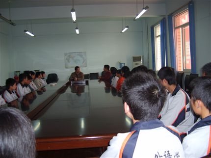 爱心助学金发放座谈会