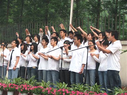 棠湖中学高2007届毕业典礼暨成人宣誓仪式.