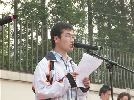 棠湖中学高2007届毕业典礼暨成人宣誓仪式——学生代表发言