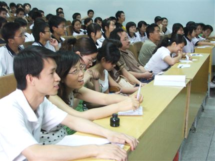 棠中高2009级“风华杯”辩论赛