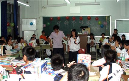 棠中中秋月圆赏诗主题班会（其乐融融)</p><p>　　