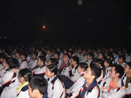 缅怀先烈，重走长征路；珍爱生命，远离毒与赌