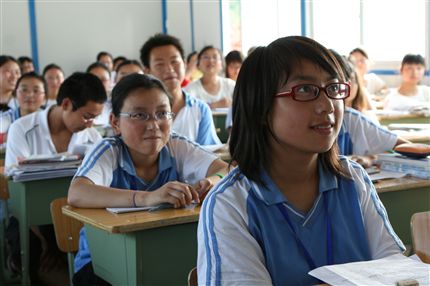 听到来自棠中师生的祝福，高三学子面带微笑