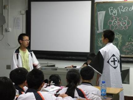 初2010级7班团支部英语话剧表演3