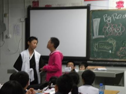 初2010级7班团支部英语话剧表演4