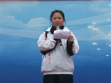 高2010级2班刘柯利作国旗下讲话