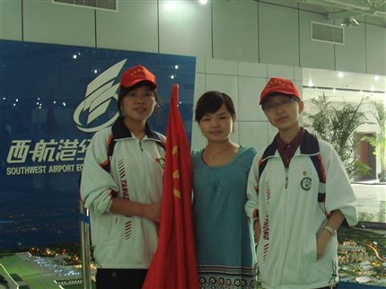 优秀教师代表曾宪雪与学生代表