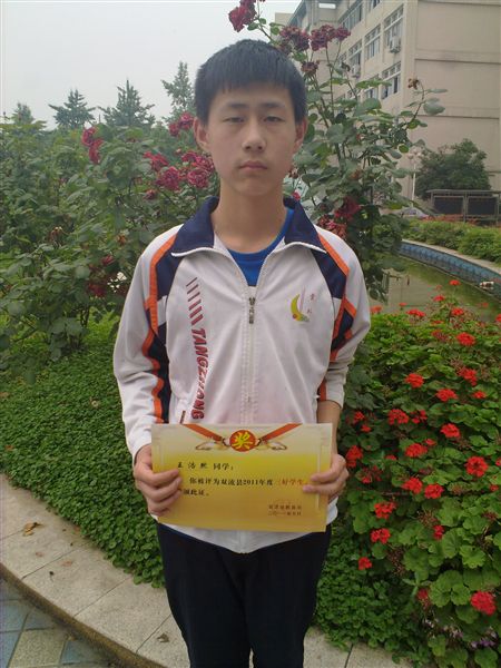 王浩然初二19班：在一切都消失的时候，我学会用乐观看待。