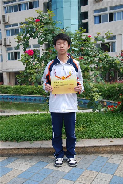 杨棋麟高二1班：学习是快乐的。