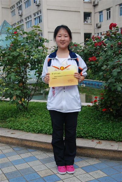 蒋佳伶高二1班：特立独行的幸福生活，有梦想的地方就有希望，这就是人生。