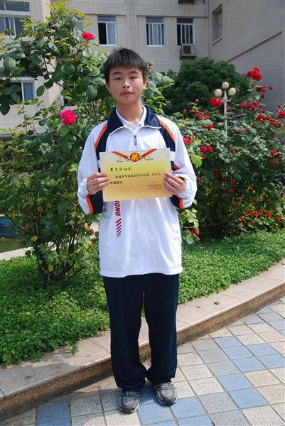 瞿子涵高一8班：一个人想成功，就必须要有99%的勤奋，其次才是1%的智力。