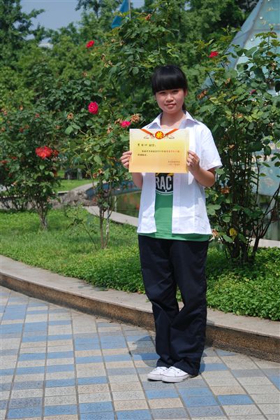 李佳沁高一3班：只要心还愿意攀登，就没有达不到的高度。