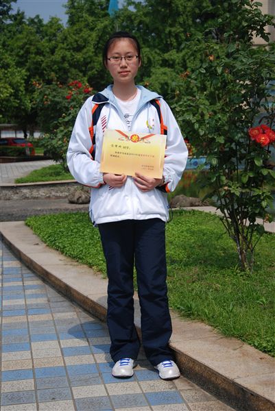 冯倚琳高二7班：白昼之光岂知夜色之深。