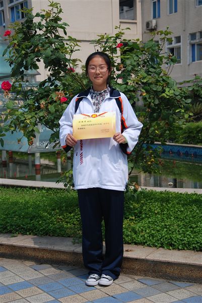 程韵霏高一11班：在我的字典中，找不到不可能。