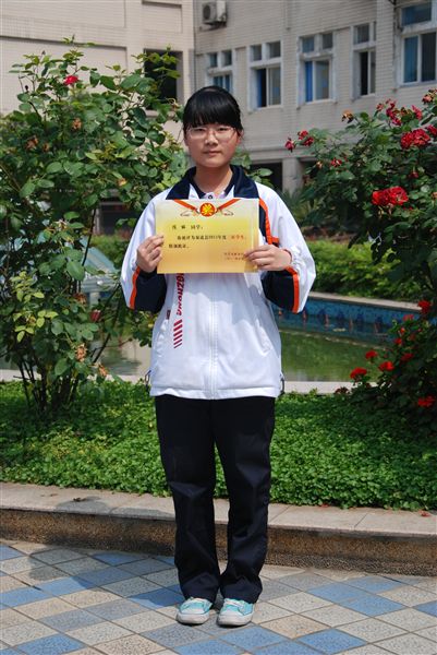 陈丽高一11班：不再沉默中爆发就在沉默中灭亡。