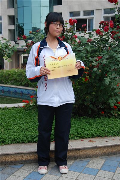 任菊英高一1班：诽谤莫如修身。