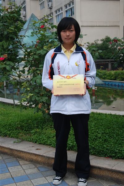 蒋子涵高一8班：不要让梦想永远只是一个梦想。