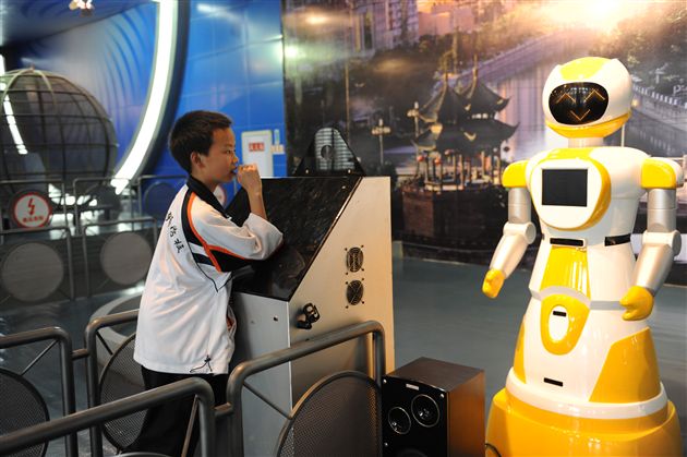 探索科技 放飞梦想——记棠外初2013届师生四川省科技馆之行