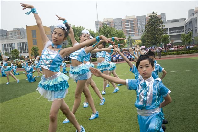 棠外附小喜获双流县第十届中小学生艺术节百人集体舞比赛特等奖