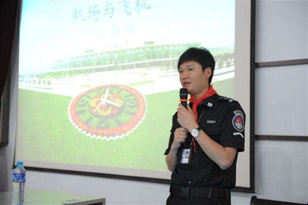 家长义工进课堂 民航知识促成长——记四年级家长义工活动 </p><p>　　