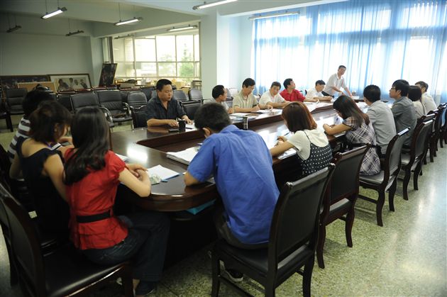 棠中外语学校高中部召开见习教师成果汇报会