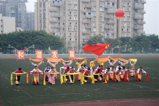 庆祝建党90载　附小学子显风采