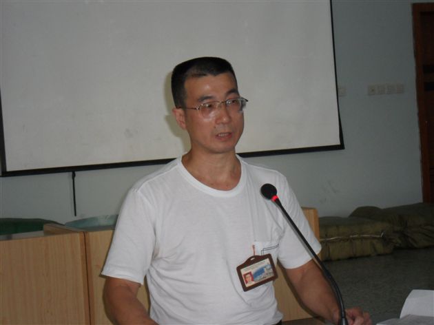 棠中外语学校高中部组织召开教师培训大会