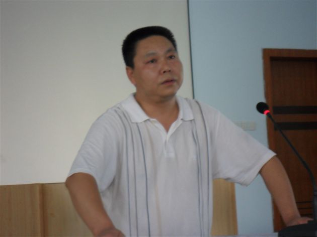 棠中外语学校高中部组织召开教师培训大会