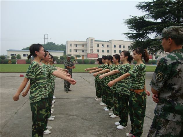 学军旅宝典 悟人生真谛——棠外仁智幼稚园军训小记
