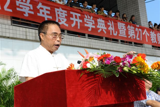 棠外2011-2012学年度开学典礼暨第27个教师节庆祝表彰大会隆重举行</p><p>　　
