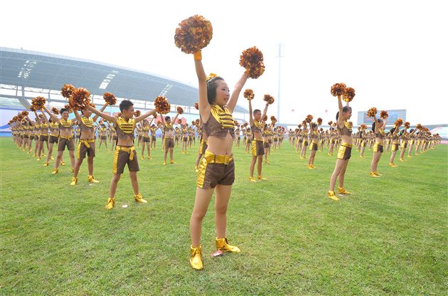 活力啦啦操 魅力无极限——记棠中外语学校啦啦操队参演“双流县第一届运动会”开幕式表演