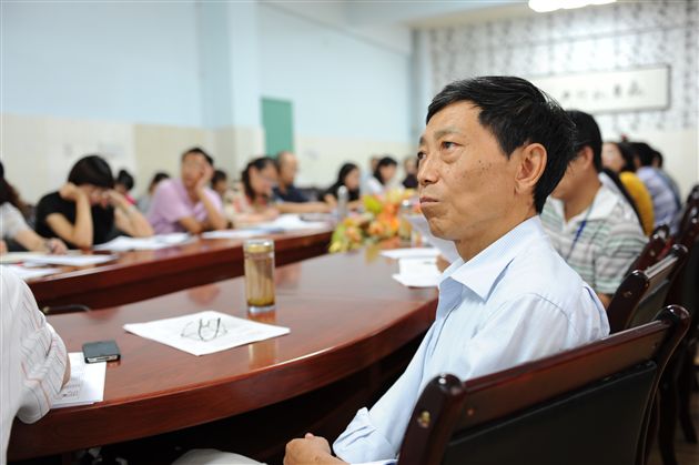 生动解析“3+1” 交流助推“备课指南”——记棠外初中部本学期首次两组长会